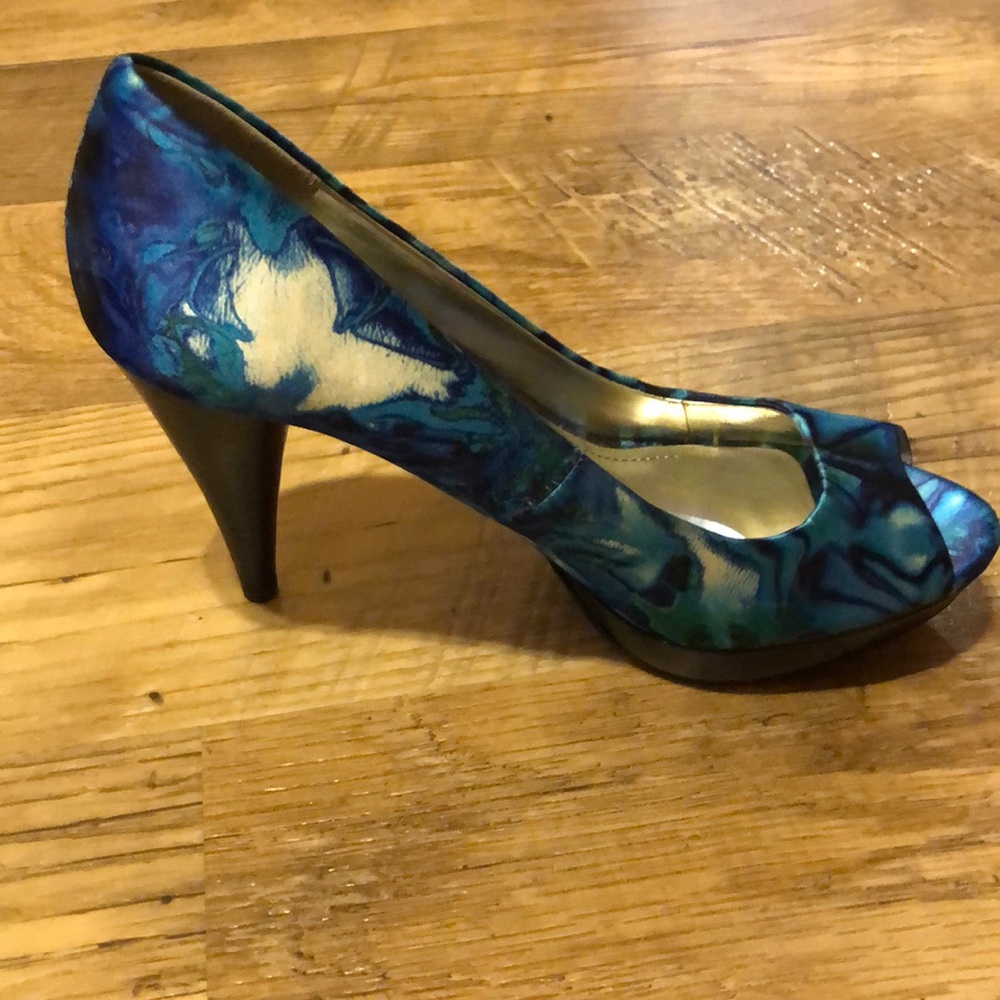 Heels - Picture 3 of 3